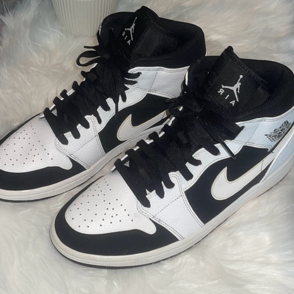 Jordan 1 mid black/white mens size 10 mint condition - Picture 11 of 16